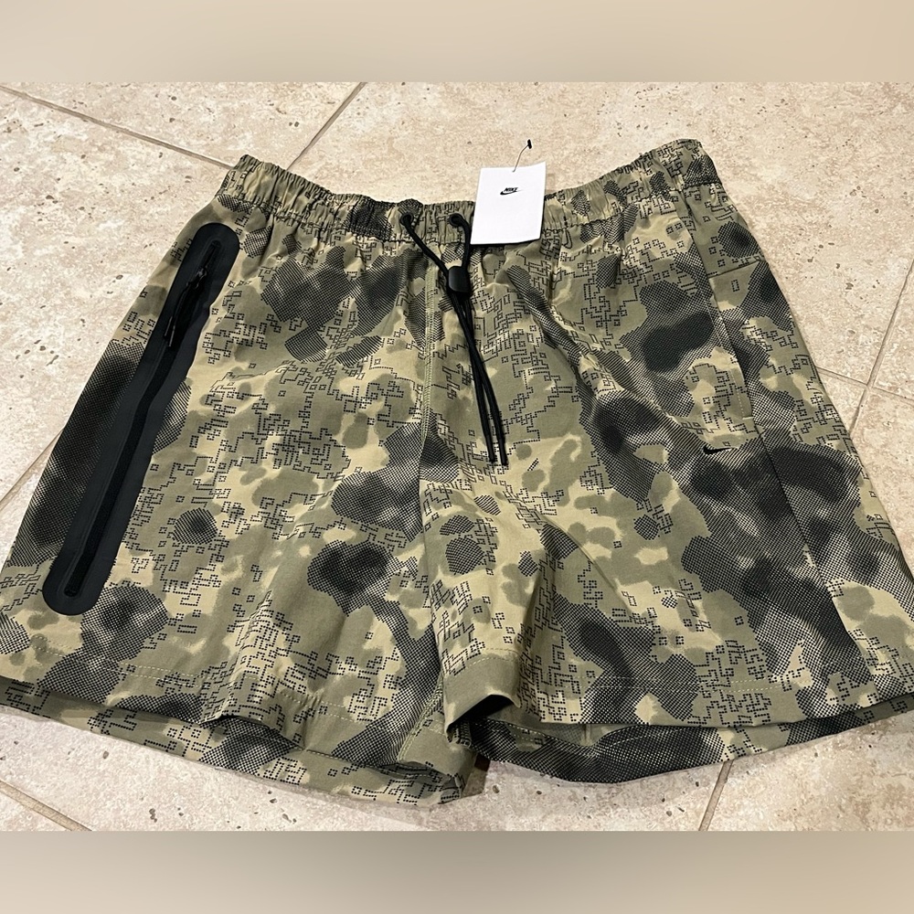 Nike Tech Men's Dri-FIT Woven Camo Shorts Medium M NEW NWT $95